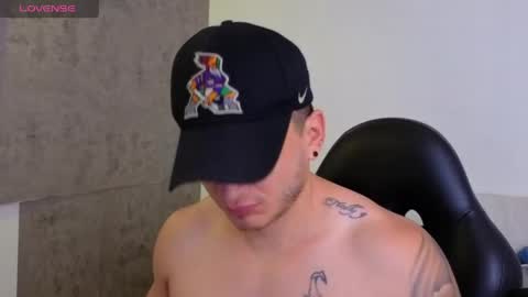 Snapshot of mikke_love chatting on May 6, 2026, 2:22 pm MIKKE online show from May 6, 2026, 2:22 pm