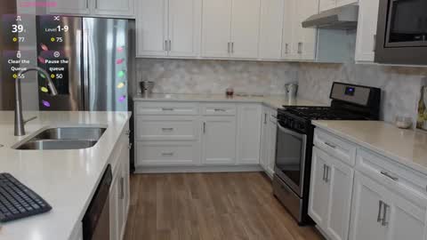 Mikaylah online show from December 10, 2024, 4:17 pm