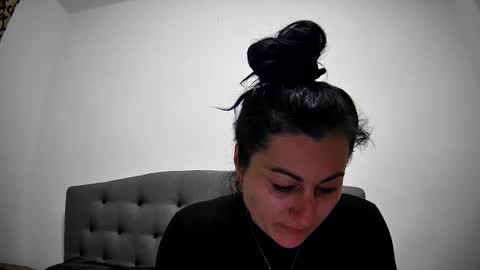 Mikyloveu online show from February 4, 2025, 7:22 pm