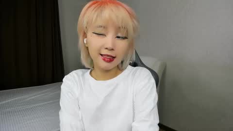 Snapshot of mil_waves chatting on November 27, 2025, 12:40 pm mil_waves online show from November 27, 2025, 12:40 pm