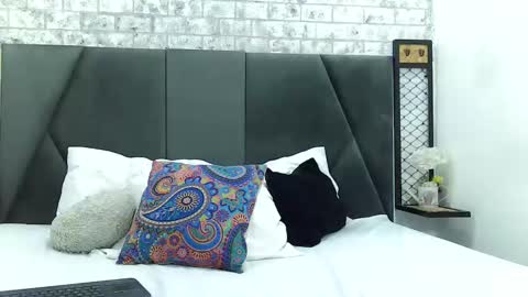 mila_adamss online show from February 9, 2025, 11:25 am