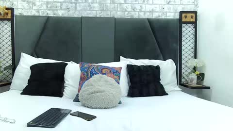 mila_adamss online show from March 5, 2025, 11:28 am