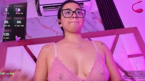 Camila online show from September 17, 2025, 7:04 pm