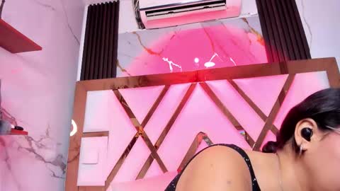 Camila online show from November 12, 2025, 7:35 pm