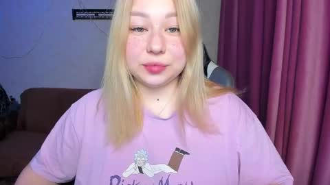 Mila shy sensual person  online show from November 15, 2025, 12:02 pm
