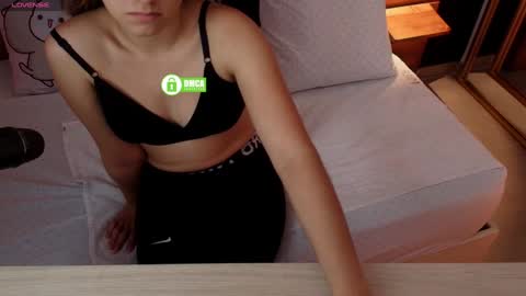 Milena  online show from February 6, 2025, 3:48 am