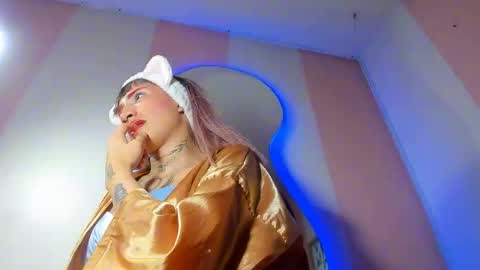 Mila online show from February 27, 2026, 2:55 am