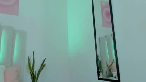 mila_stark333 online show from March 15, 2026, 6:03 pm