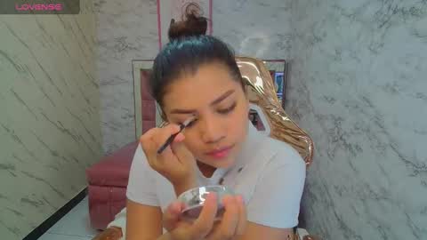 Mila  online show from February 5, 2025, 1:11 pm