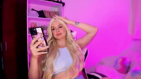 Snapshot of mila_violet chatting on November 5, 2025, 2:44 am Mila online show from November 5, 2025, 2:44 am