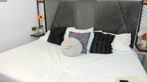 mila online show from January 9, 2026, 11:24 am