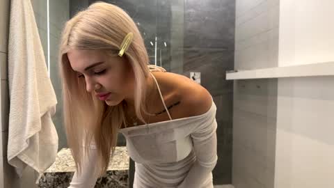 Snapshot of milabunny_ chatting on May 19, 2026, 9:48 am Mila and u can call me sweet bunny online show from May 19, 2026, 9:48 am