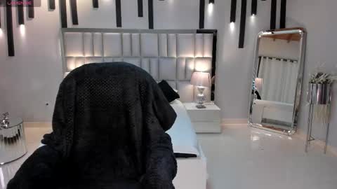 Mila online show from April 28, 2026, 3:00 am