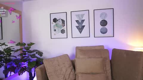 milacrave online show from September 12, 2025, 11:43 am