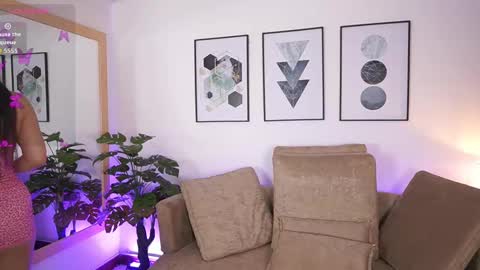 milacrave online show from September 24, 2025, 11:35 am