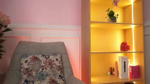 milacrave online show from February 26, 2026, 11:31 am