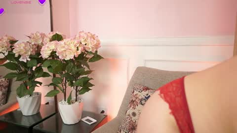 milacrave online show from March 27, 2026, 11:32 am