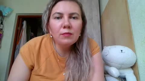 Snapshot of milacristalle chatting on August 2, 2026, 7:18 am milacristalle online show from August 2, 2026, 7:18 am