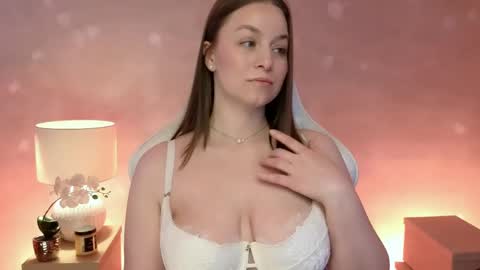 Mila Fleur online show from April 14, 2026, 2:12 pm