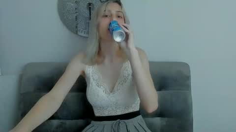 MilaGlow online show from June 8, 2026, 1:22 pm