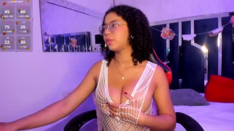 Snapshot of milahall__ chatting on September 28, 2025, 5:02 am Milenna online show from September 28, 2025, 5:02 am