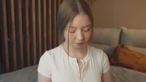 Mila online show from March 12, 2026, 3:18 pm