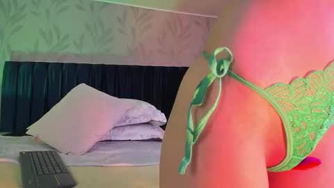 Snapshot of milan_daph chatting on March 3, 2026, 5:30 pm Daphne online show from March 3, 2026, 5:30 pm