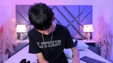 milan_lewiss online show from February 23, 2026, 11:18 am