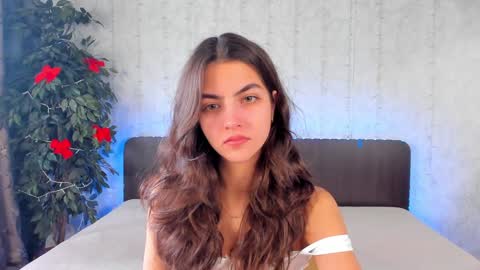 Snapshot of milana_crystal_ chatting on December 17, 2024, 8:12 am Milana online show from December 17, 2024, 8:12 am