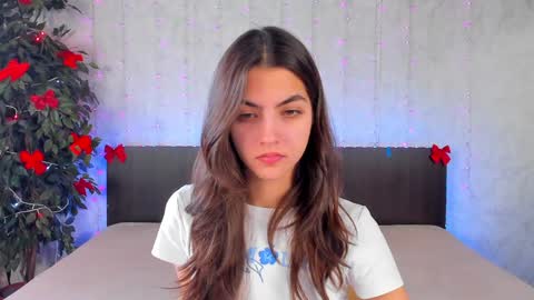 Snapshot of milana_crystal_ chatting on January 13, 2025, 8:15 am Milana online show from January 13, 2025, 8:15 am