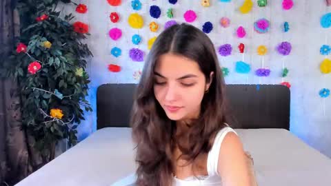 Snapshot of milana_crystal_ chatting on March 7, 2025, 8:23 am Milana online show from March 7, 2025, 8:23 am