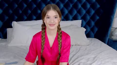 Snapshot of milanabalmain chatting on February 4, 2025, 7:40 am MilanaBalmain online show from February 4, 2025, 7:40 am