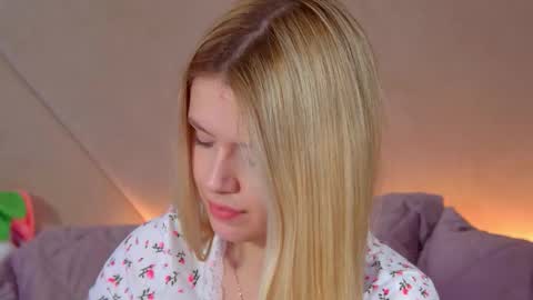 MilanaBalmain online show from February 4, 2026, 4:13 pm