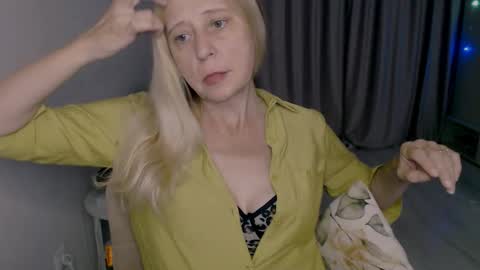 Milena online show from September 28, 2025, 3:12 am