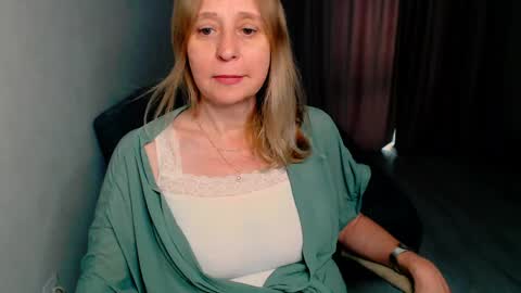 Milena online show from May 15, 2026, 7:48 am