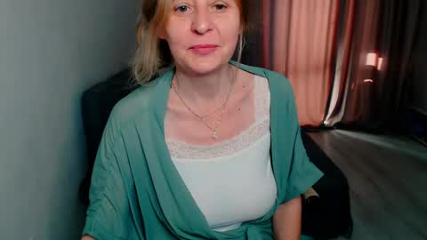 Milena online show from May 22, 2026, 4:30 am