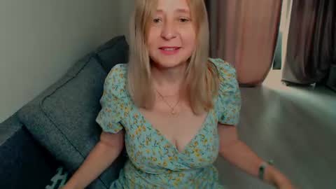 Milena online show from June 19, 2026, 7:01 am