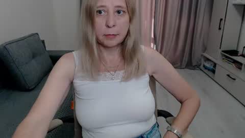 Milena online show from August 2, 2026, 5:39 am