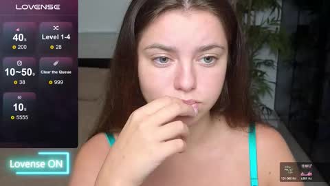 Mila online show from September 19, 2025, 7:36 pm