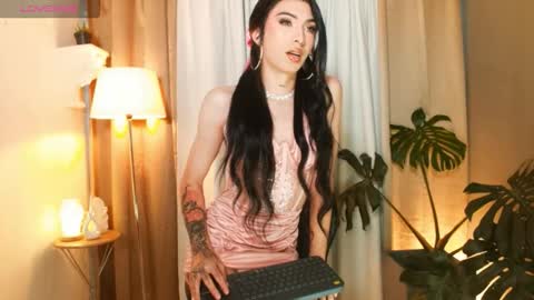 MILAN SANTANA online show from November 19, 2025, 10:10 pm