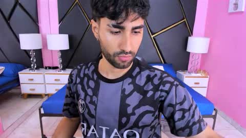 milanzaire online show from October 30, 2025, 2:02 am