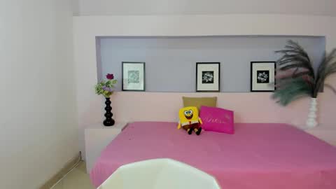 Snapshot of milarose4 chatting on December 17, 2024, 11:06 am Mila Rose online show from December 17, 2024, 11:06 am