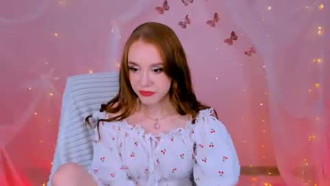 Snapshot of milasiren chatting on July 1, 2026, 9:33 am Mila online show from July 1, 2026, 9:33 am