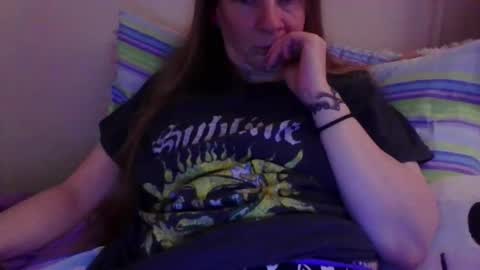 Mila online show from April 18, 2026, 4:11 pm