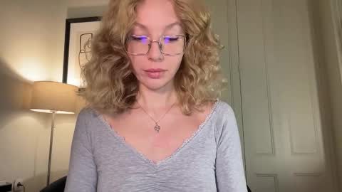 Mila online show from February 25, 2026, 4:49 pm