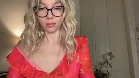 Mila online show from April 22, 2026, 5:03 pm