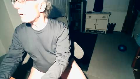 Milehi1958 online show from March 16, 2026, 2:39 am