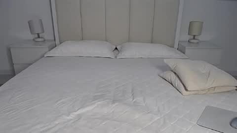 Milena online show from December 4, 2025, 5:28 am