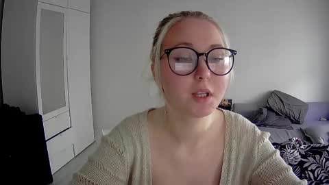 Snapshot of milena391630 chatting on April 20, 2026, 12:52 pm Milena new nonude shy blonde natural online show from April 20, 2026, 12:52 pm