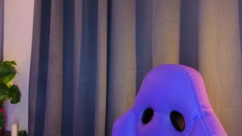 milena_lawson online show from November 26, 2025, 10:38 am